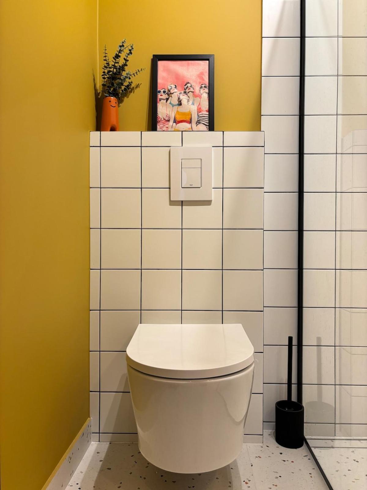 Yellow Lotus Apartment